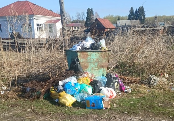 Жители Алтайского района пожаловались на мусорного регоператора в Генпрокуратуру