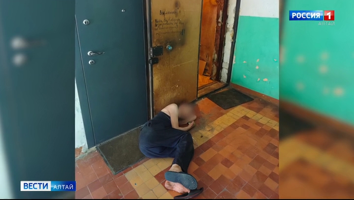 В Барнауле соседи из муниципальной квартиры делают жизнь остальных жильцов невыносимой