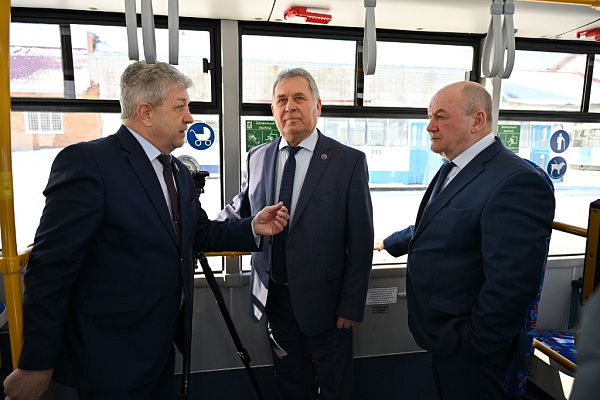 В Рубцовске сегодня вышли на линию троллейбусы, умеющие объезжать препятствия