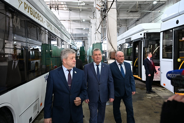 В Рубцовске сегодня вышли на линию троллейбусы, умеющие объезжать препятствия