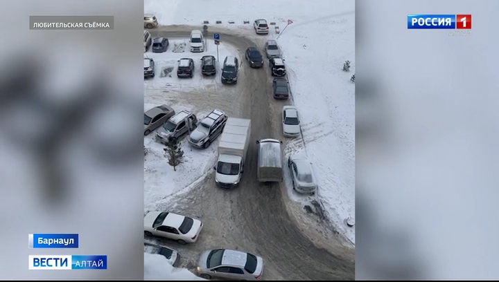 Жители нескольких новостроек Барнаула столкнулись со странной дорожной ситуации