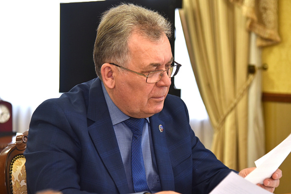 Барнаульцы пожаловались Александру Романенко на садик для детей со слабым зрением
