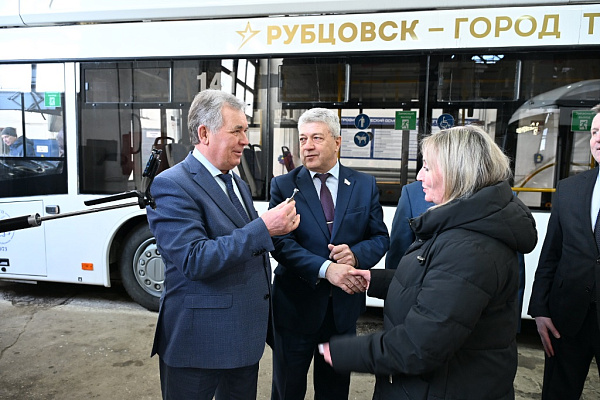 В Рубцовске сегодня вышли на линию троллейбусы, умеющие объезжать препятствия
