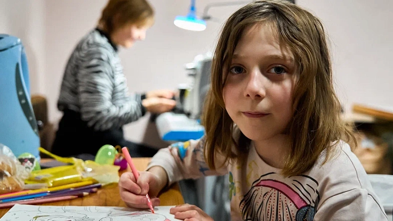 В Барнауле женщины-волонтёры шьют удобную одежду для раненых участников СВО