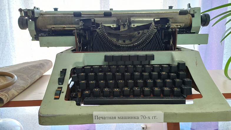 В Заринске сотрудники аптеки открыли музей, обнаружив в своём подвале коллекцию уникальных экспонатов