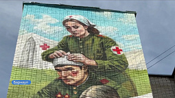 Новый барнаульский мурал объединил врачей разных эпох и событий