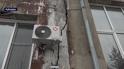 В Рубцовске треснула стена городского педагогического колледжа