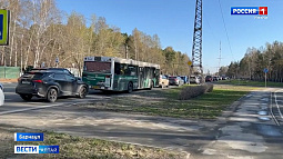 Сегодня утром Змеиногорский тракт в Барнауле встал в гигантской пробке