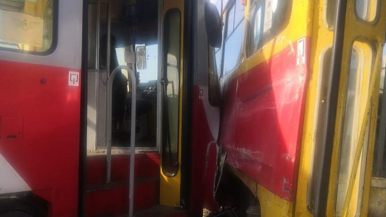 В Барнауле столкнулись два трамвая: № 2 и 7