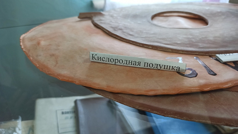 В Заринске сотрудники аптеки открыли музей, обнаружив в своём подвале коллекцию уникальных экспонатов
