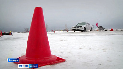 Автомобилисты-любители соревновались в скоростном прохождении крутых поворотов