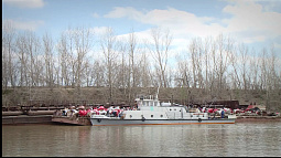 В районе барнаульского Затона спустили на воду первые суда