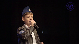 Какой подвиг лёг в основу песни Фельцмана и Рождественского «Огромное небо»?