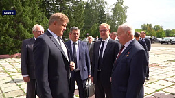 Полпред Президента в СФО вместе с губернатором посетил промышленные предприятия Бийска