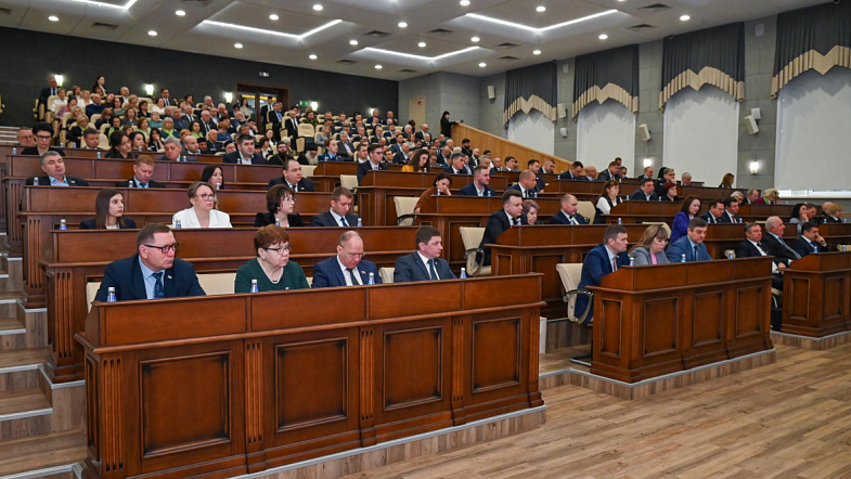 Барнаульские депутаты единогласно поддержали отчёт главы города