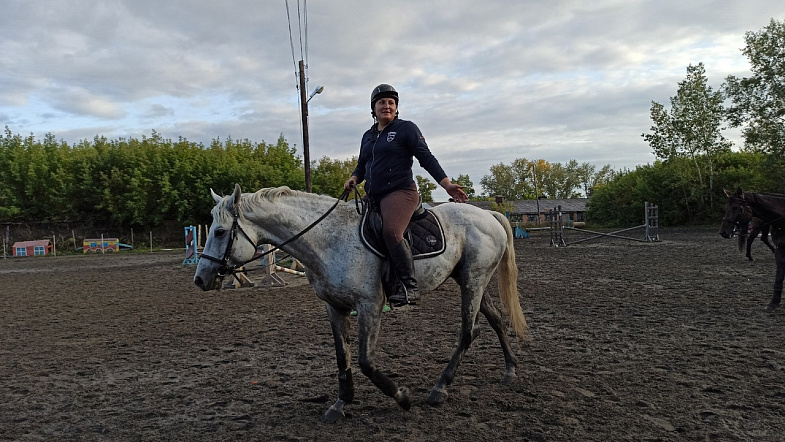 Спорт, которому не помогают: в Барнауле терпит бедствие старейшая конеферма