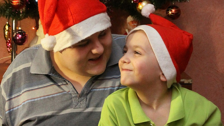 Барнаульский парень создал тысячи надписей «Авторадио», но уже несколько лет не выходит из дома