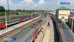 Человек, который получил удар током на железной дороге в Новоалтайске, сейчас в крайне тяжёлом состоянии