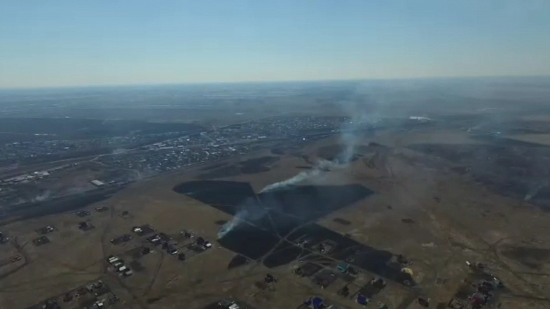 В Камне-на-Оби горят поля