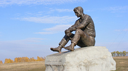 Как и когда на Пикете установили памятник Шукшину?