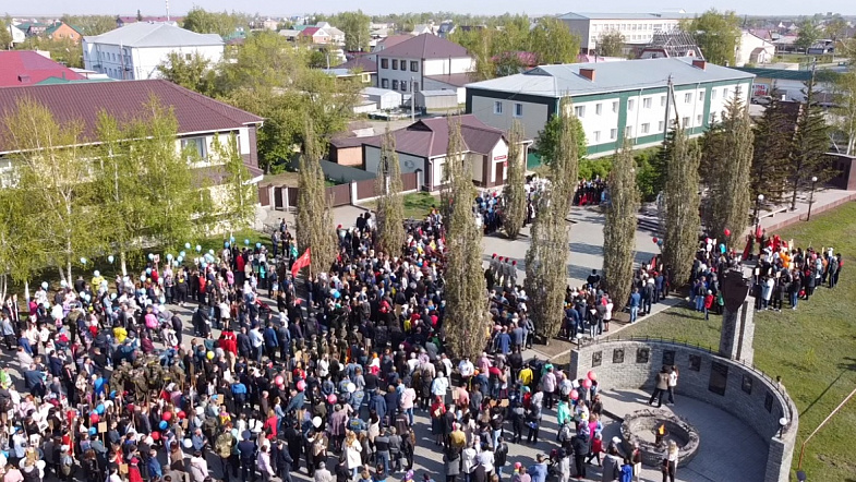 В Благовещенке сотни людей пришли отметить День Победы