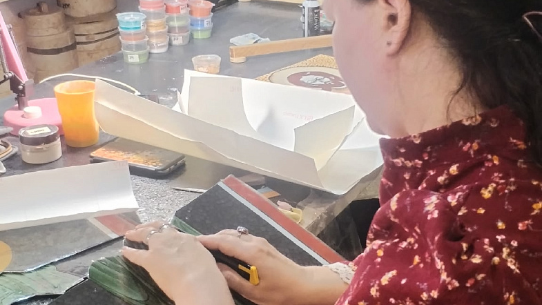 Уникальный иконостас создала команда российских художников-эмальеров в рамках культурно-просветительского проекта «Русская Сибирь»