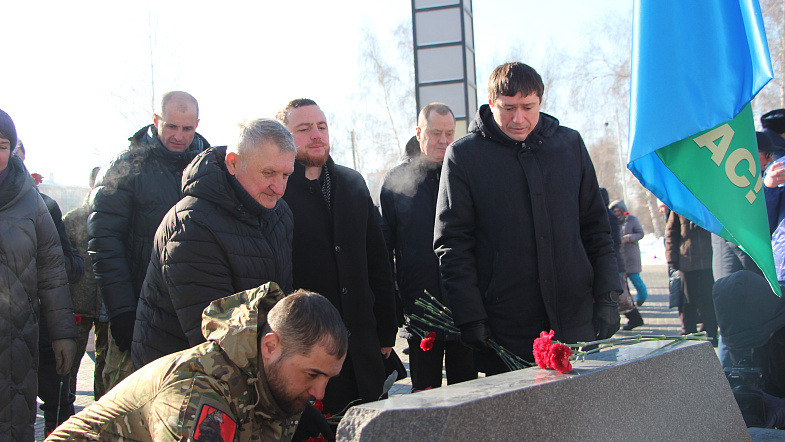 В Барнауле сегодня почтили память десантников легендарной 6-й роты Псковской дивизии ВДВ