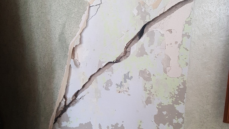 В Барнауле срочно расселяют аварийный дом из-за угрозы обрушения