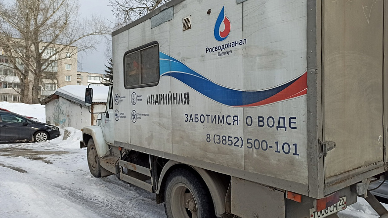 Принадлежащая Барнаулу канализационная станция топит многоэтажку