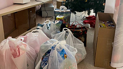 Участницы сообщества «Код Женщины» привезли подарки воспитанникам Барнаульского детского дома №2