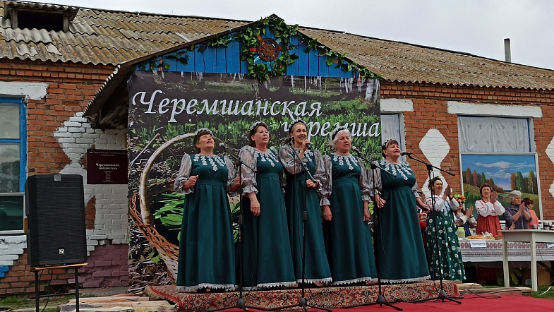 В Ельцовском районе на первом празднике черемши приготовили более 40 «кусачих» блюд