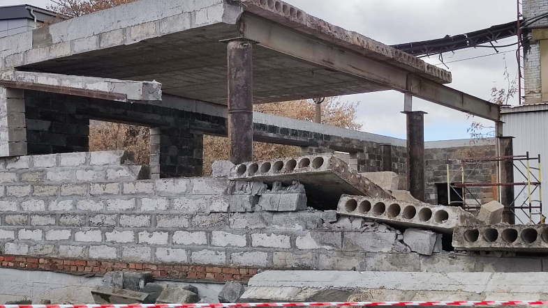 На одной из строек Барнаула упали бетонные плиты. Погибли двое рабочих