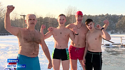 Пловцы с Алтая покорили самое глубокое озеро планеты