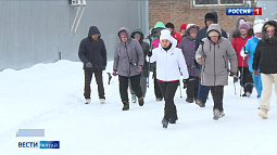 В Барнауле провели мастер-класс по скандинавской ходьбе для пенсионеров из разных районов края
