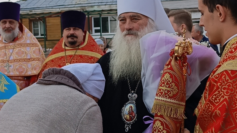 Литургия на месте страданий: митрополит Сергий совершил богослужение в посёлке Кировский, где когда-то был Чистюньлаг