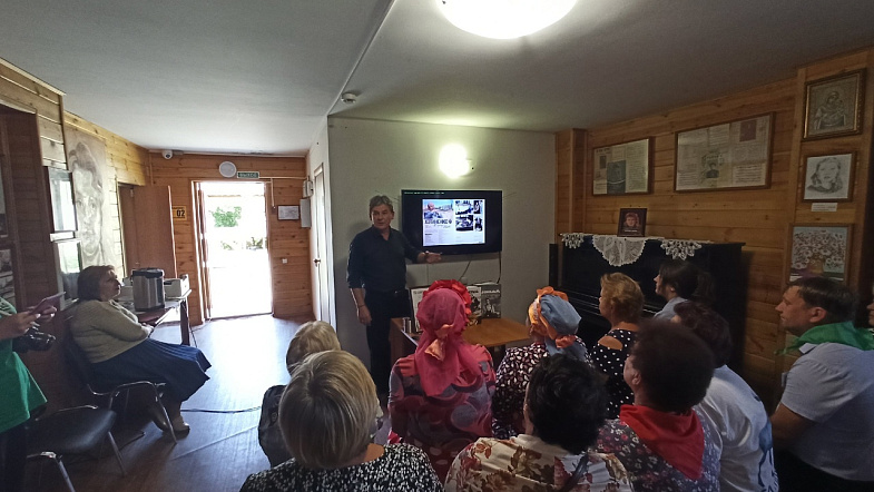 В музее Екатерины Савиновой в селе Ельцовка презентовали фотоальбом «Кинопанорама Алтая»