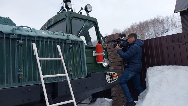 Житель Змеиногорска превратил военный тягач «Ураган» в гостиницу и приглашает туда туристов