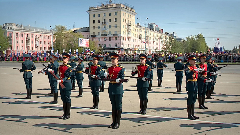 Смотрите лучшие моменты торжественного шествия 9 Мая 2021 года в Барнауле