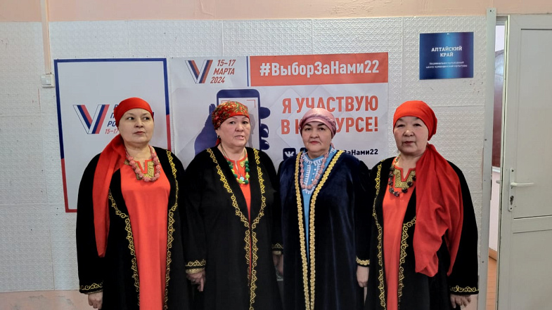 Второй день выборов в Алтайском крае: люди идут голосовать семьями и коллективами