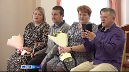 В каком возрасте женились и выходили замуж жители Алтайского края в 2024 году? 