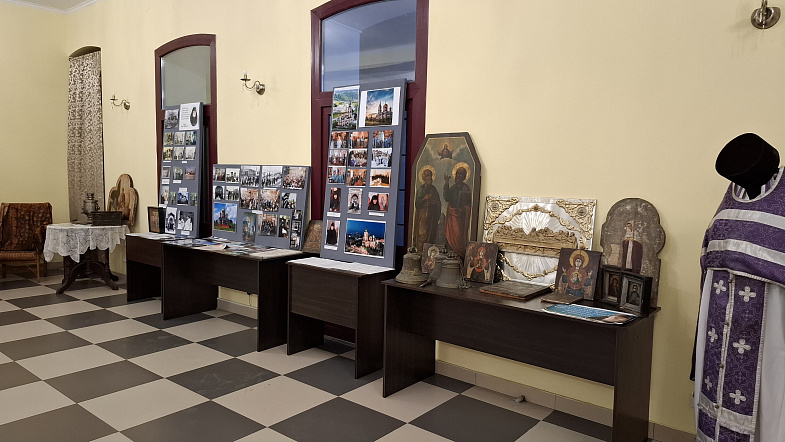 В Барнауле открылась выставка, посвящённая монашеским обителям