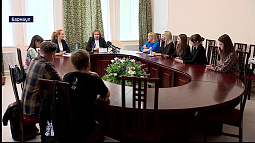 Первоклассников, которым не хватило мест в школах, будут возить в другие