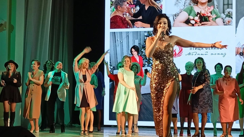 Онкобольные жительницы Барнаула и их лечащие врачи стали моделями на модном показе