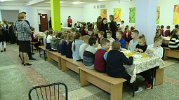 Родители барнаульских школьников вновь проверили школьную столовую