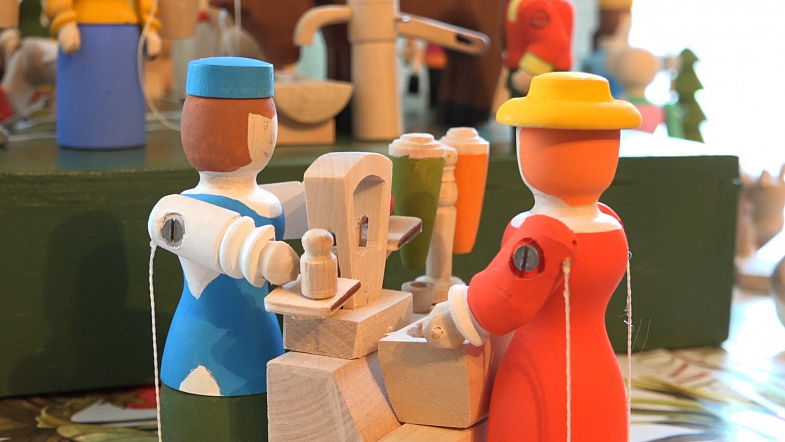 Алтайский умелец создаёт удивительные подвижные игрушки из дерева