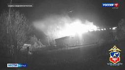 Сотрудники ДПС спасли восьмерых людей из горящего дома в посёлке Кировском Топчихинского района