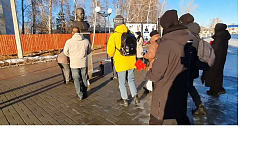 Артисты краевого театра драмы на гастролях в Завьялово почтили память самого молодого Героя России