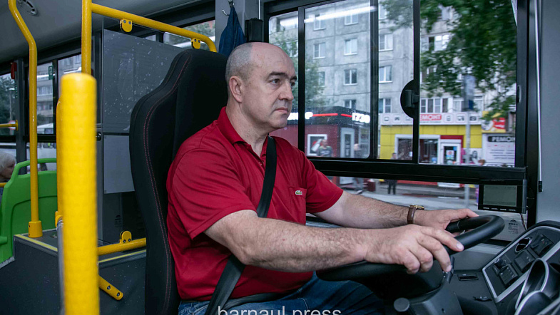 В Барнауле запустили новые большие автобусы на популярные маршруты № 35 и 53