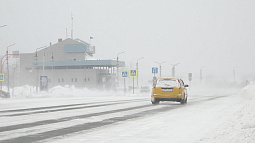 Из-за метели в Алтайском крае дорожные службы чистили федеральные трассы круглосуточно 