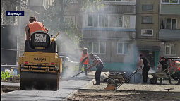 В Барнауле продолжаются работы по благоустройству дворов